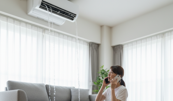 エアコンから水が垂れるときの応急処置｜症状別の対処法